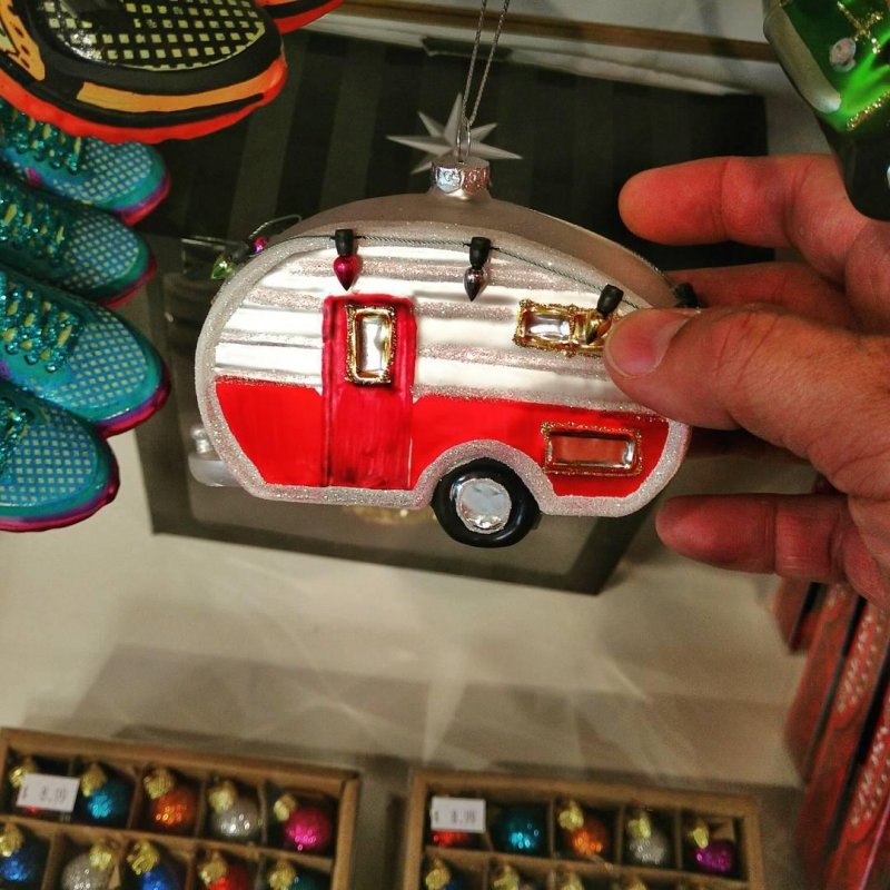 Xmas ornament I saw in SF reminded me of @sallykeiser @shopsallyann. Friend & frequent @FilmFrown guest.